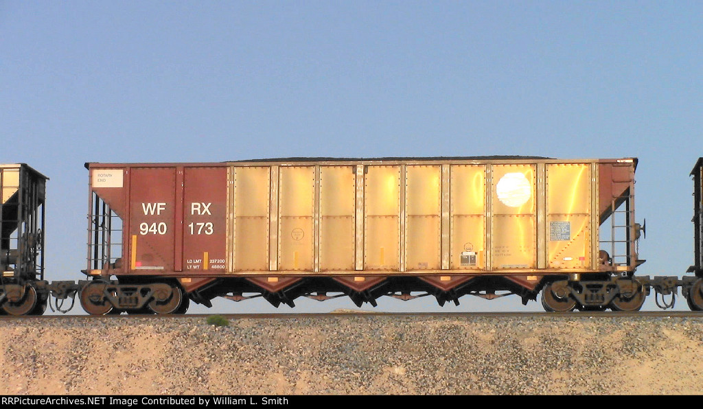 WB Unit Loaded Hooper Frt at Erie NV W-Pshr -33